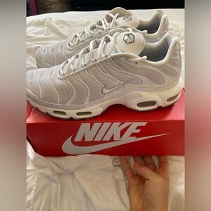 Nike Air Max Plus Men's Sz 9.5 men’s White Black Cool Grey